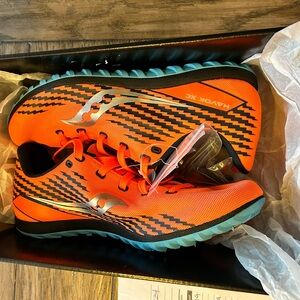 Saucony Hacok XC3 size 8.5 brand new never worn in box. Vizi Blue Blaze Orange